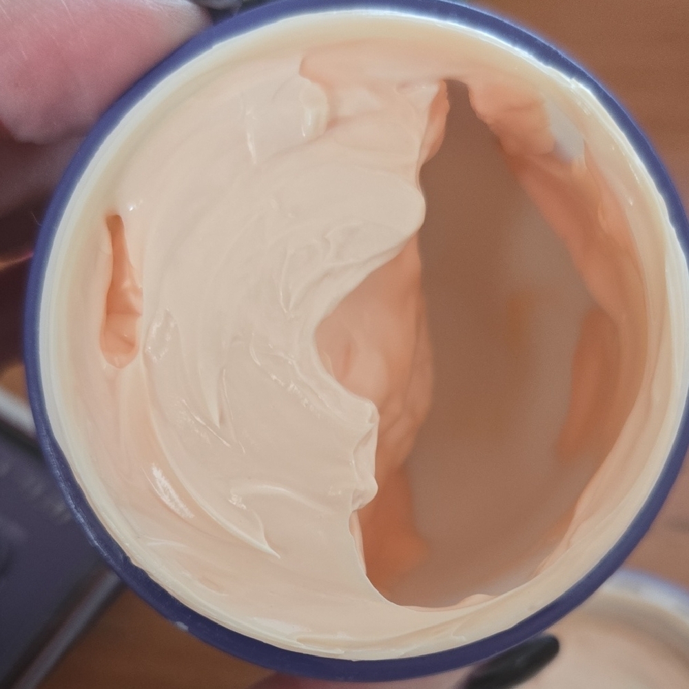 Tatcha Ageless Renewal Cream in Black and Gold. TESTER. - Picture 5 of 6